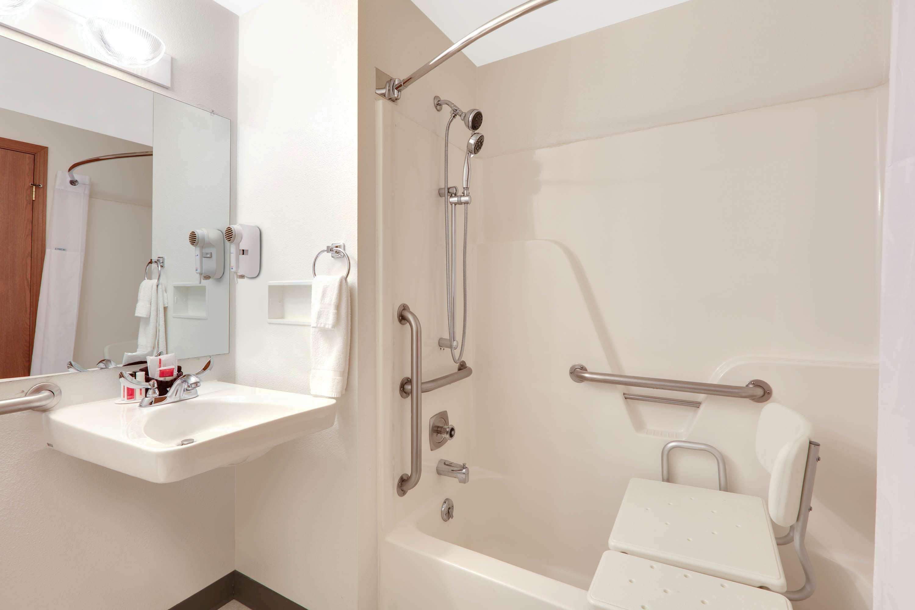 Super 8 By Wyndham Hotel 2*