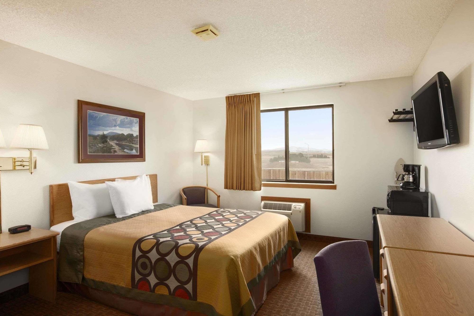 Super 8 By Wyndham Hotel