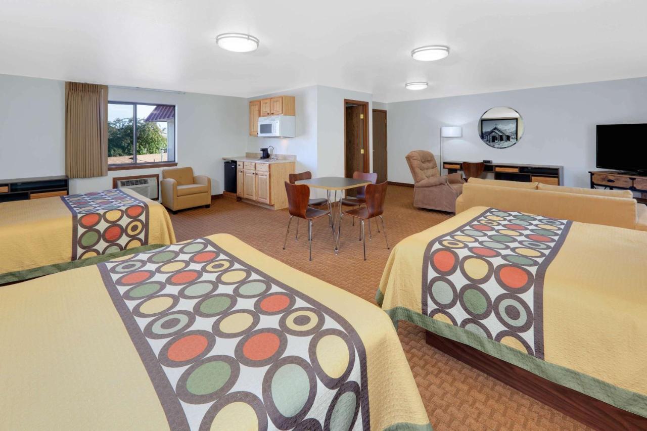Super 8 By Wyndham