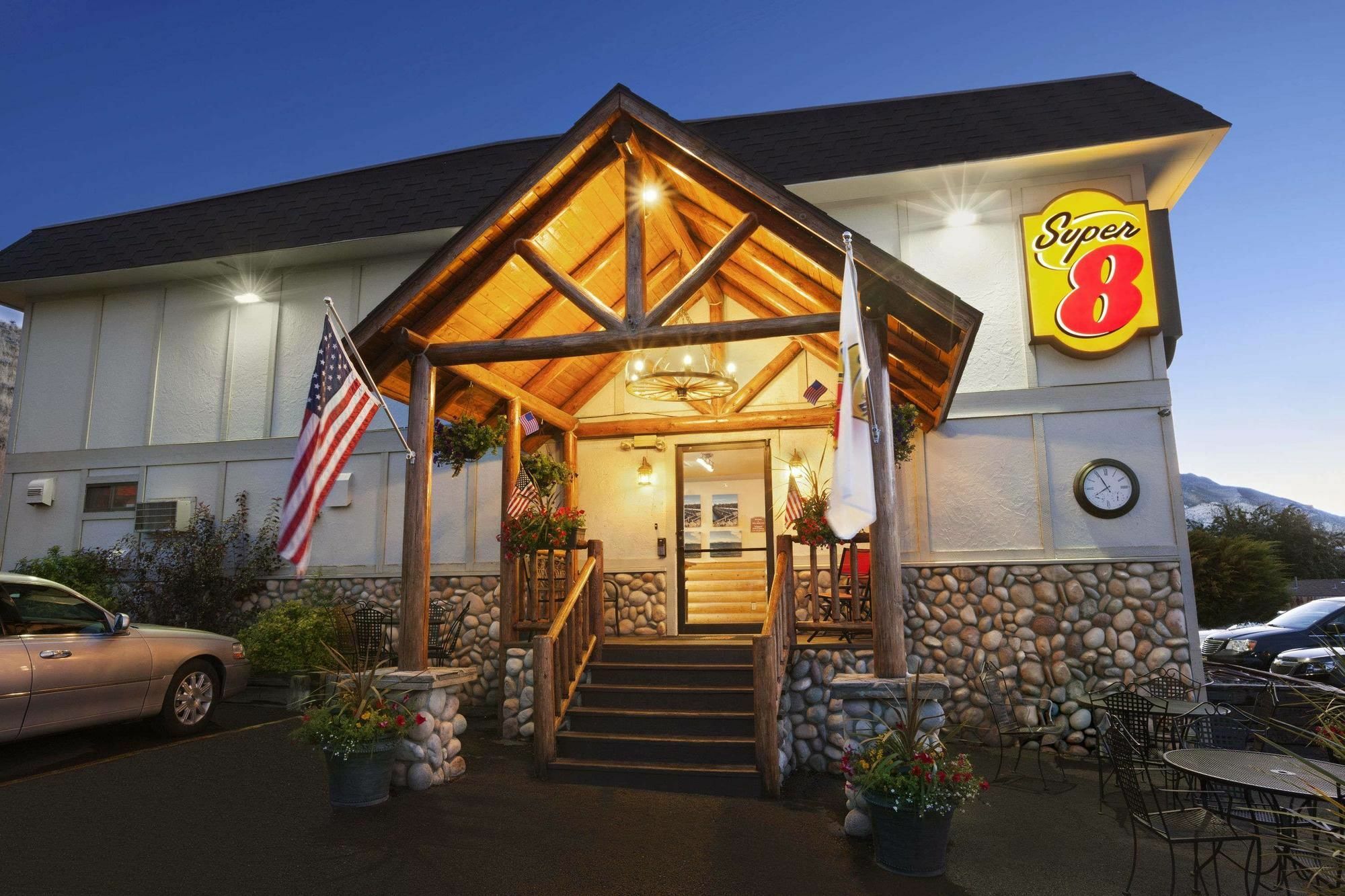 Super 8 By Wyndham Hotel