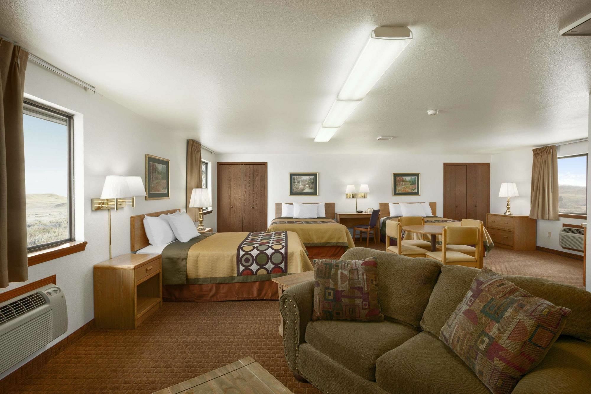 Hotel Super 8 By Wyndham 2*